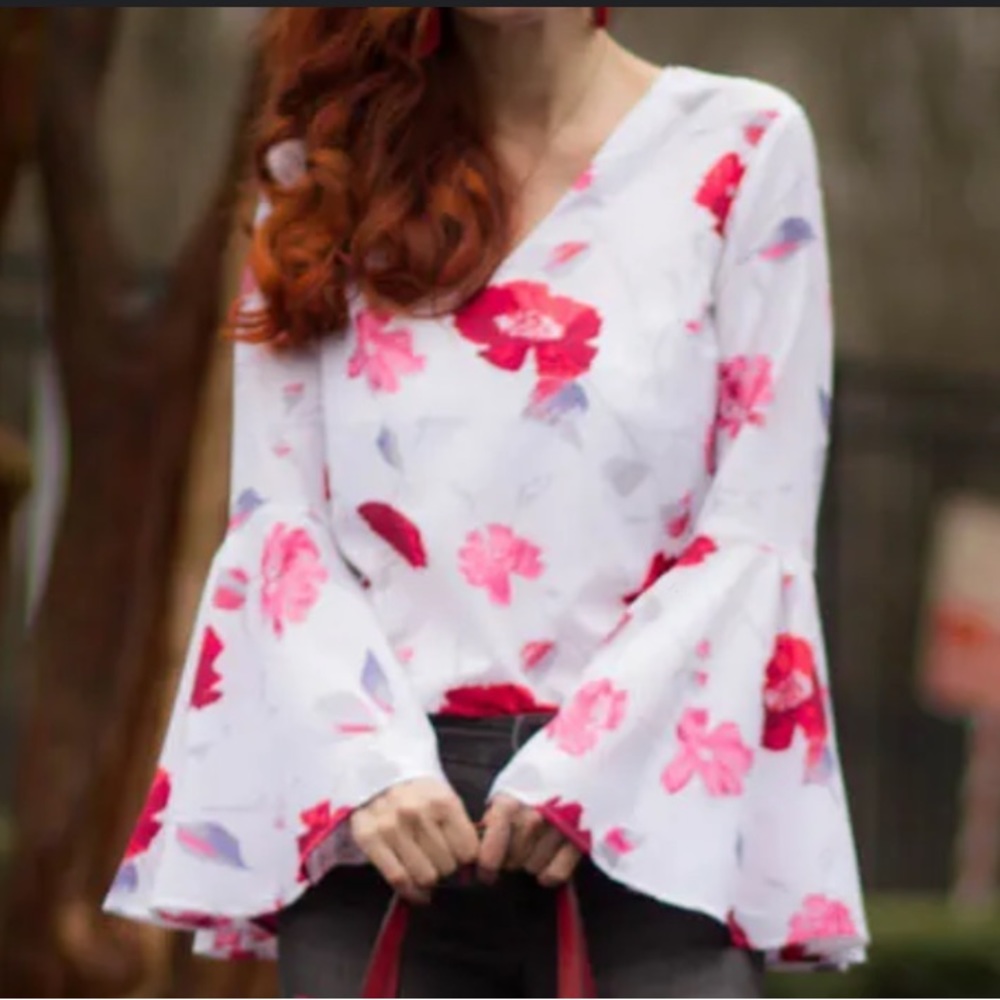 BANANA REPUBLIC Red and White Bell Sleeved Top - Size XS - Like New